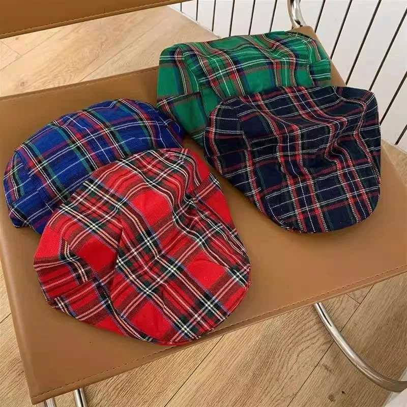 Fashion Vintage Japanese Style Beret Cs Women Men Autumn Soft Hat Red Green Blue Stripe Latt Street Newspaper Artist Hats XJ250807
