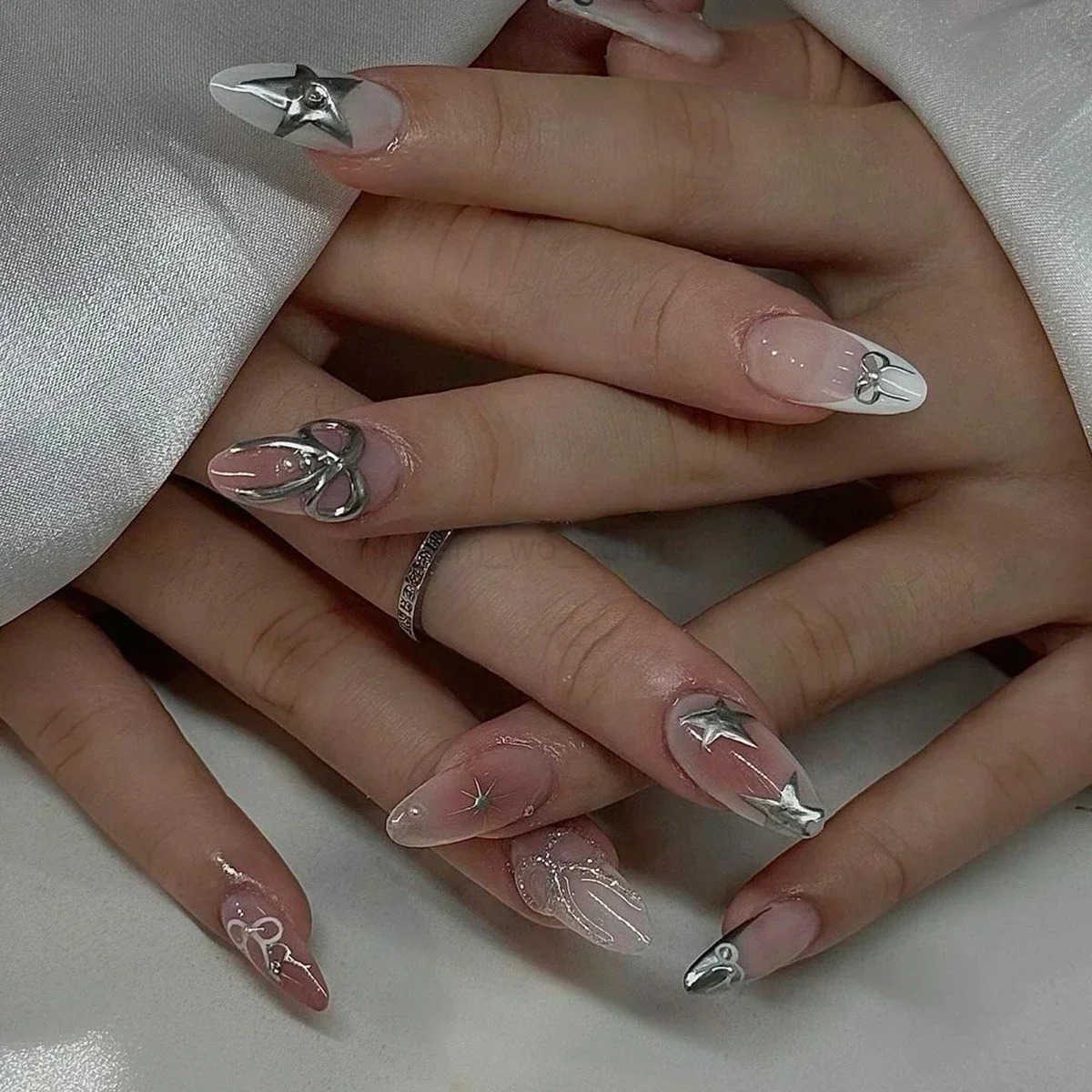 24Pcs White Almond False Nails Ballet with French Design Wearable Fake Nails Gradient Simple Full Cover Press-on Nail Tips Art M250807