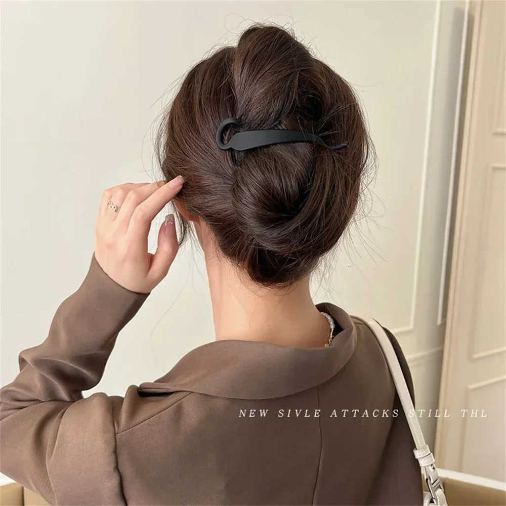 Frosted Matte Banana Clip Korean Simple Hair Clip Resin Acrylic Hairpin Ponytail Barrettes Hair Claw Casual All-match Hair Accessory U250807