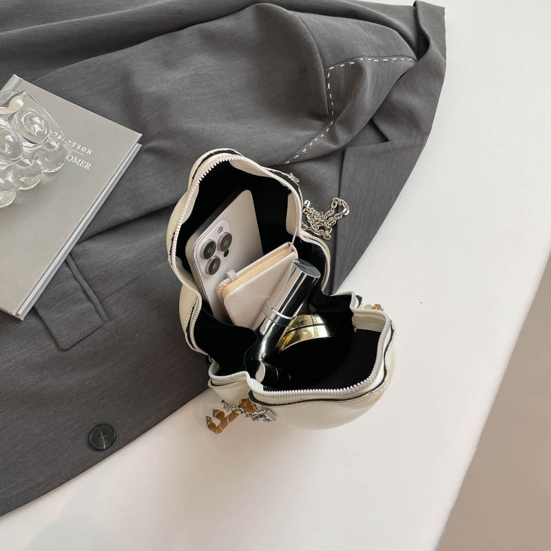 Free shipping designer Trendy Gourd Bag for Women 2025 Niche Design Single Shoulder Bag Ins Style Personality Crossbody Bag Wholesale