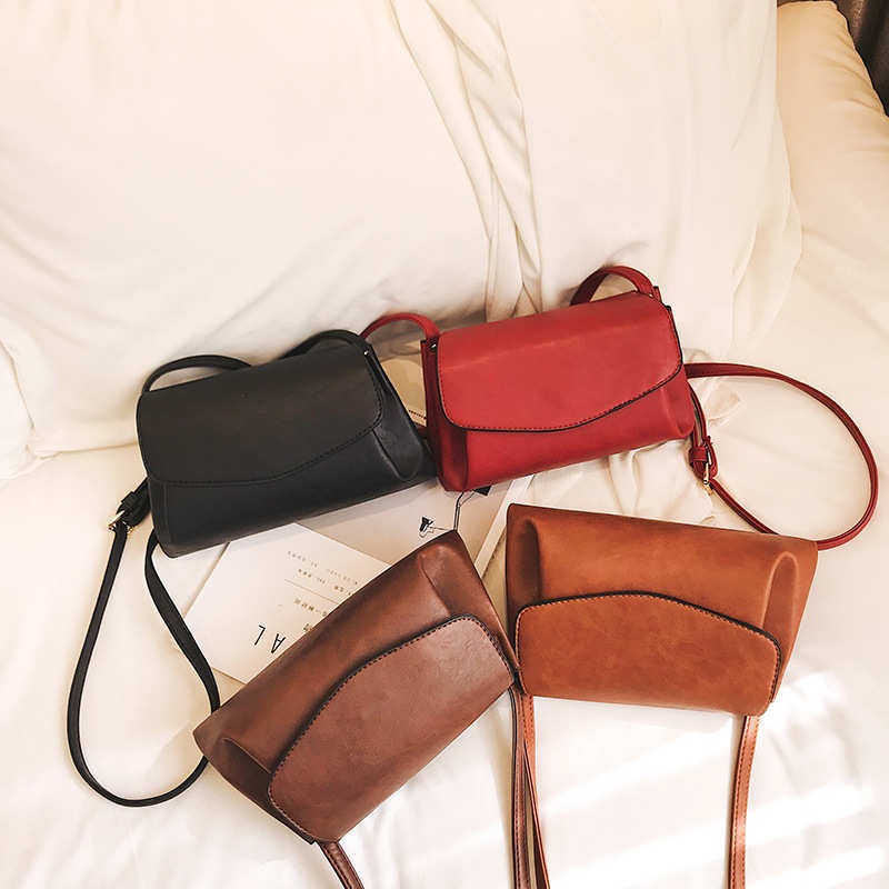 Fashionable Vintage-Inspired Compact Shoulder Satchel for Trendy Women