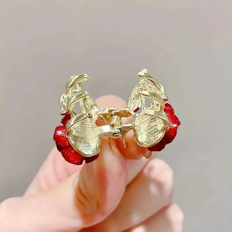 Red Rose Flower Small Hair Claw Rhinestone Rose Flower Grab Clip Fairy Hair Clips Woman Forehead Broken Hair Bangs Clip Headwear U250807