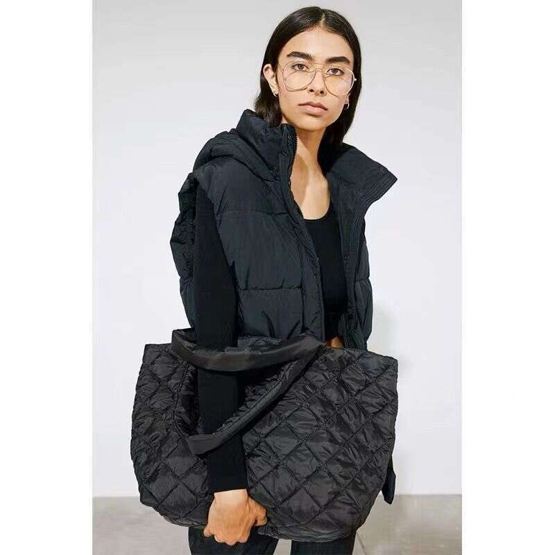 2025 New Simple Style Black Quilted Shoulder Hipster Bag