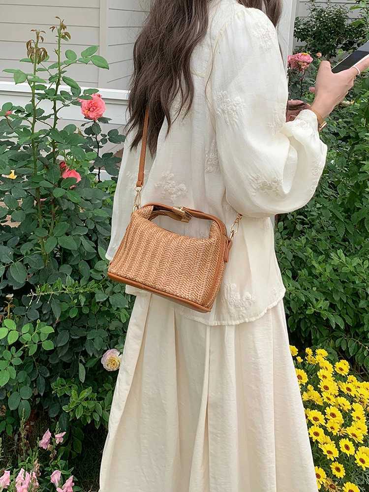 2025 New Summer Woven Bag Fashionable Crossbody Bag Shoulder Bag Casual Womens Daily Commuting Bag Vacation Beach Handbag Z250807