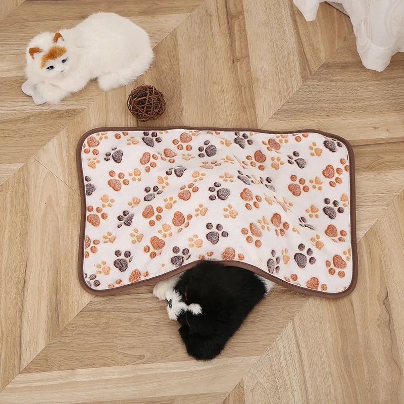 Coral Fleece Pet Sleeping Blanket Soft Fluffy Dog Blanket Warm Breathable Cat Cover Blanket Comfortable Dog Sleeping Sheet Mat 250804