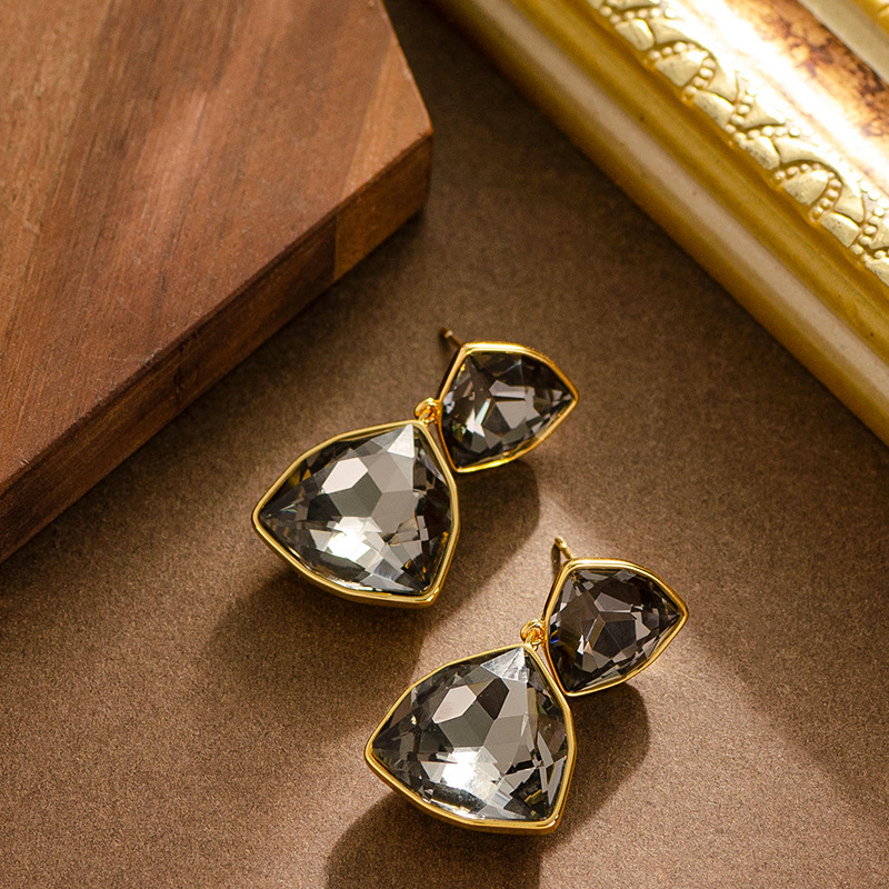 Fashion Geometric Triangle Zircon Earrings for Women High-end Style Sier Needle Ear Jewelry