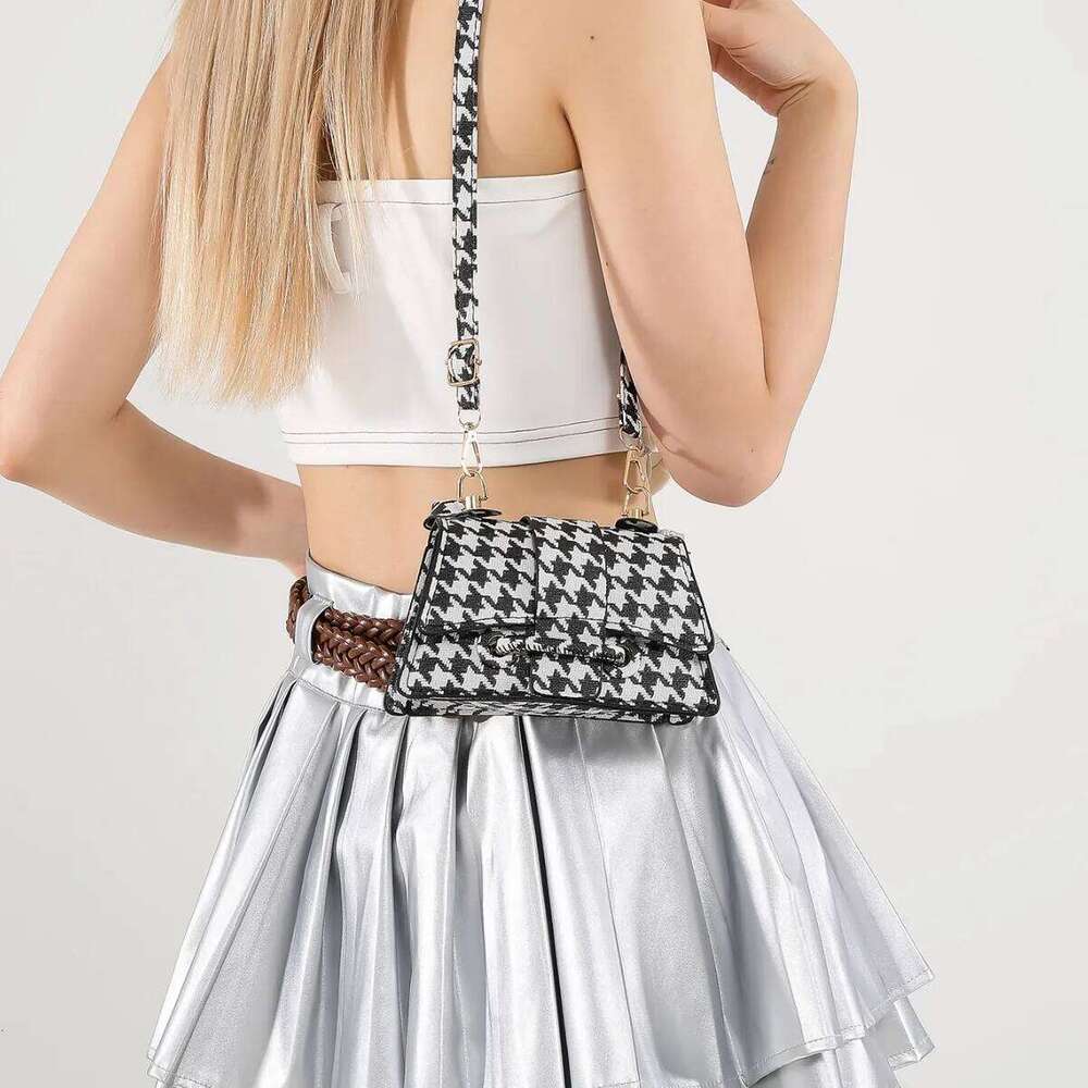 Solid Color Hand-Held Shoulder Casual And Versatile Armpit Bag
