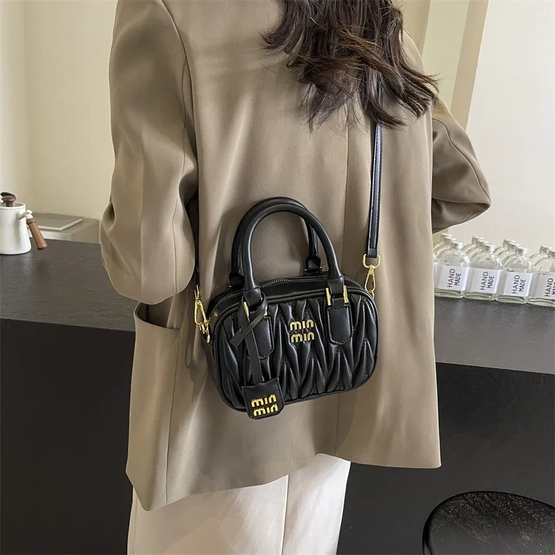 Designer bag 2025 new fashionable luxury shoulder bag crossbody bag classic bag small square bag fashionable women's bag handbag