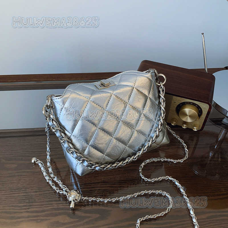 High-end Small Style Quilted Handbag for Women 2025 New Trendy Commuter Fashion Chain Crossbody Bucket Bag H250806