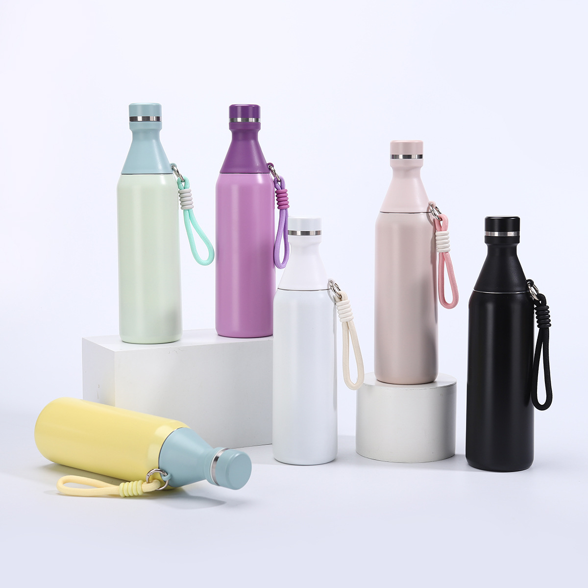 20oz Stainless Steel Insulated Travel Mug Double Wall Thermal Coffee Cup Water Flask with Carrying Handle for Outdoor Use Portable Sports Bottle W2602