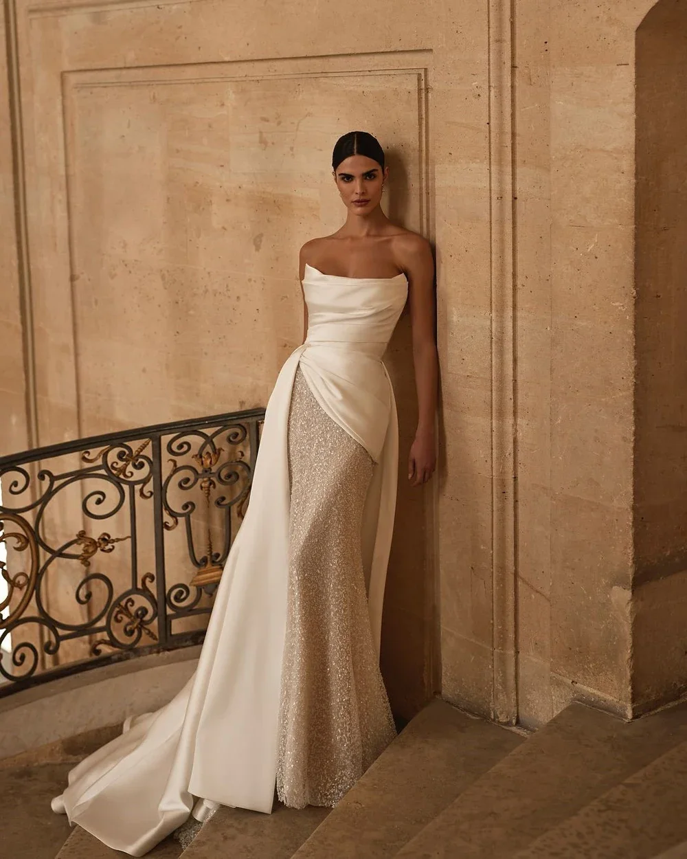 Classic A Line Women Wedding Dress Strapless Sleeveless Bridal Gowns Backless Sequin Sweep Train Dress Customized vestidos de novia