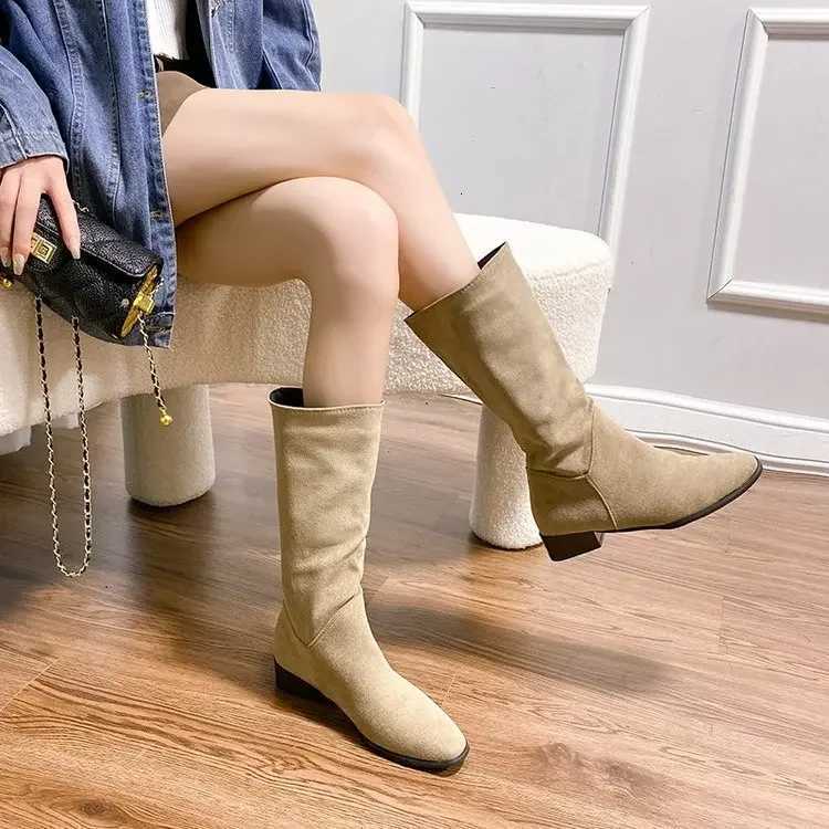 2024 Womens Natural Suede Wern Boots Thick Pointed Short Boots Vintage Pleated Womens Autumn Boots XJ250807