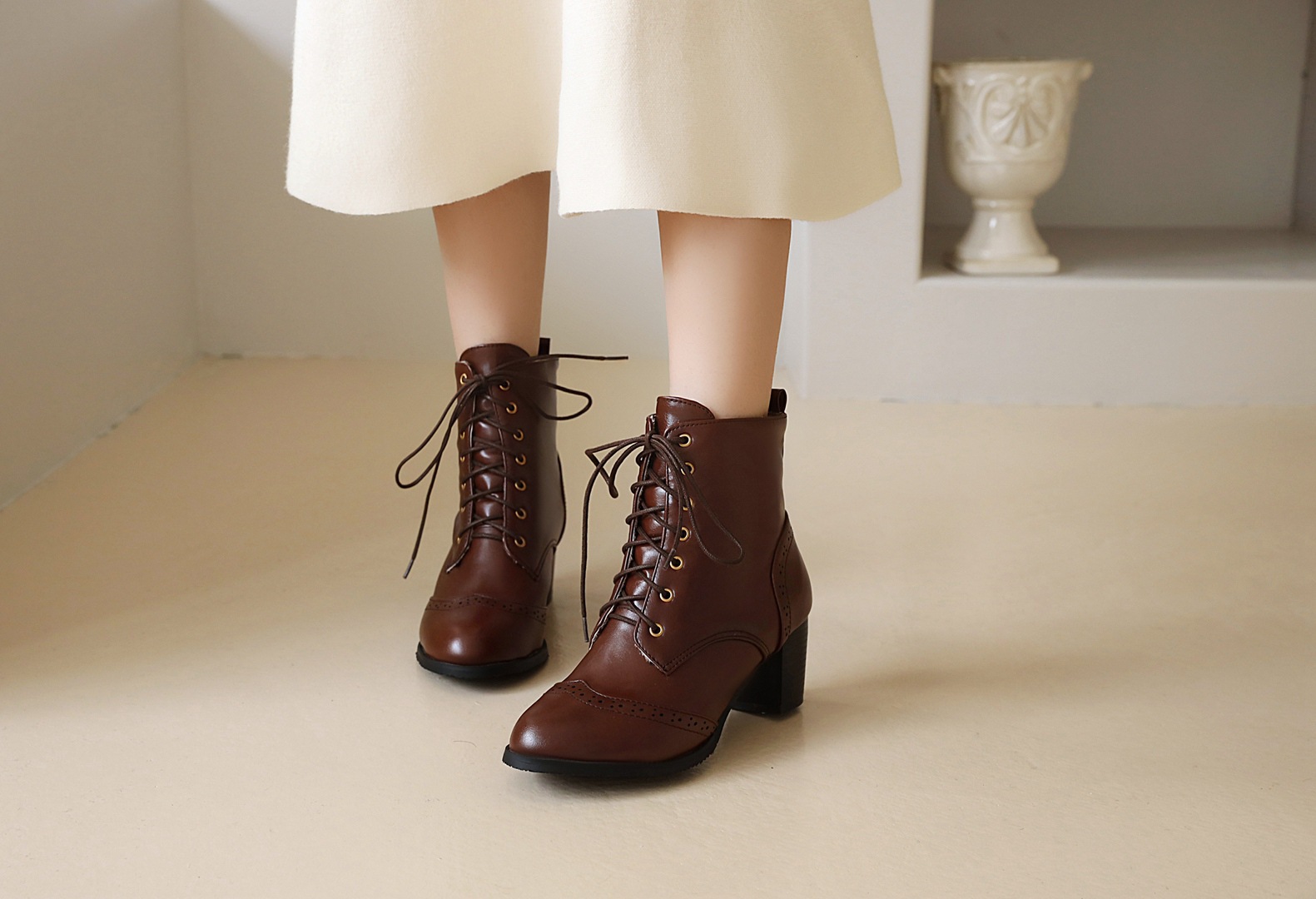 Women's Retro Chunky Heel Lace Up Ankle Boots Pointed Toe Gothic Engraved Martin Boots (White, Light Brown, Black, Dark Brown)