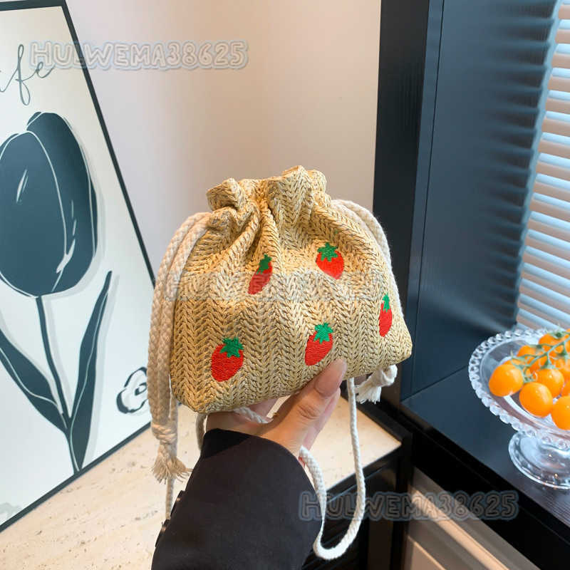 Summer Fashion Style Straw Bag Strawberry Embroidery Crossbody Bucket Bag 2024 Drawstring Woven Casual Womens Bag H250806