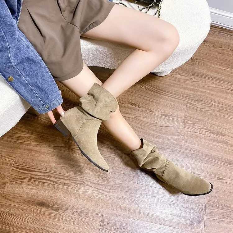 2024 Womens Natural Suede Wern Boots Thick Pointed Short Boots Vintage Pleated Womens Autumn Boots XJ250807
