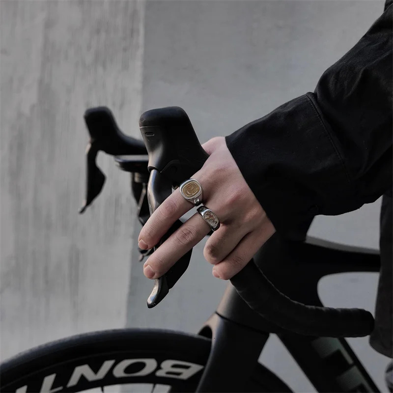 Japanese Letter Totem Steel Ring Men and Women Wearing Layered Couple Rings Niche High-end Steel Accessories 250730