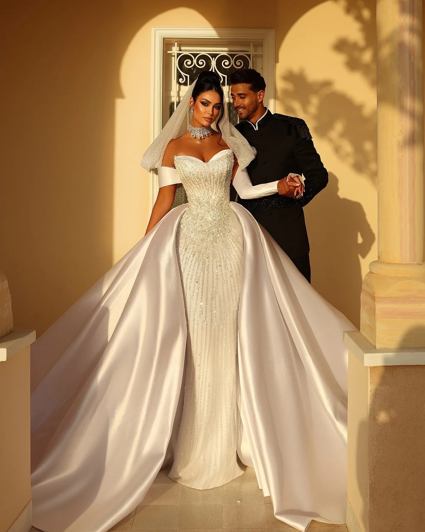 Gorgeous Mermaid Wedding Dresses For Women Sweetheart Long Sleeves Bridal Gown Sequins Crystal Detachable Train Dress