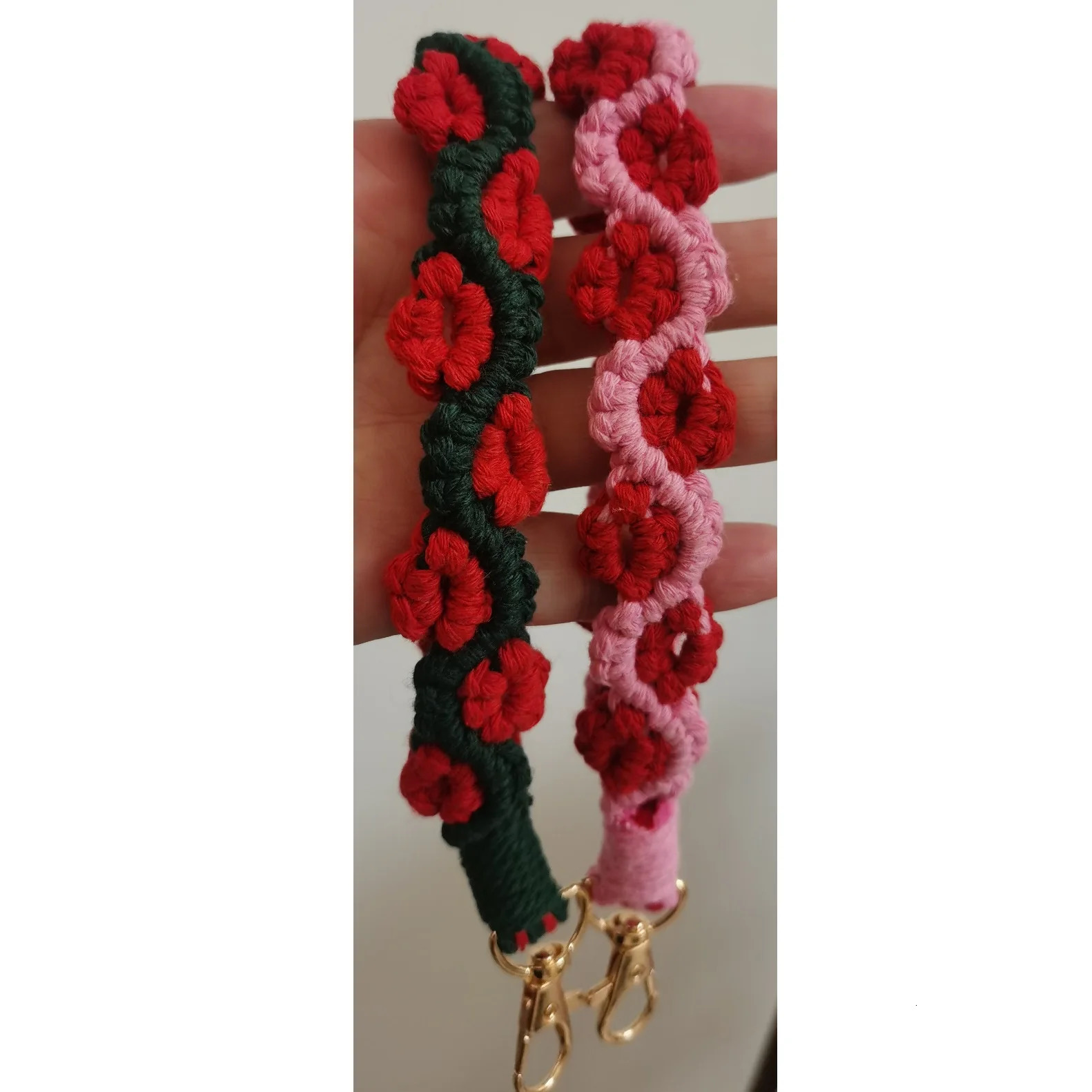 Flower rose pendant keychain worn on the wrist Bohemian hand woven flower keychain bag pendant decoration 250807