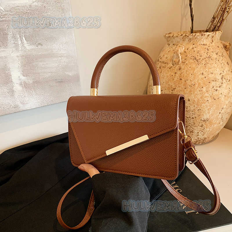 Trendy Niche Design Crossbody Small Square Bag for Women 2024 New Fashionable Handbag Autumn Winter Season H250806