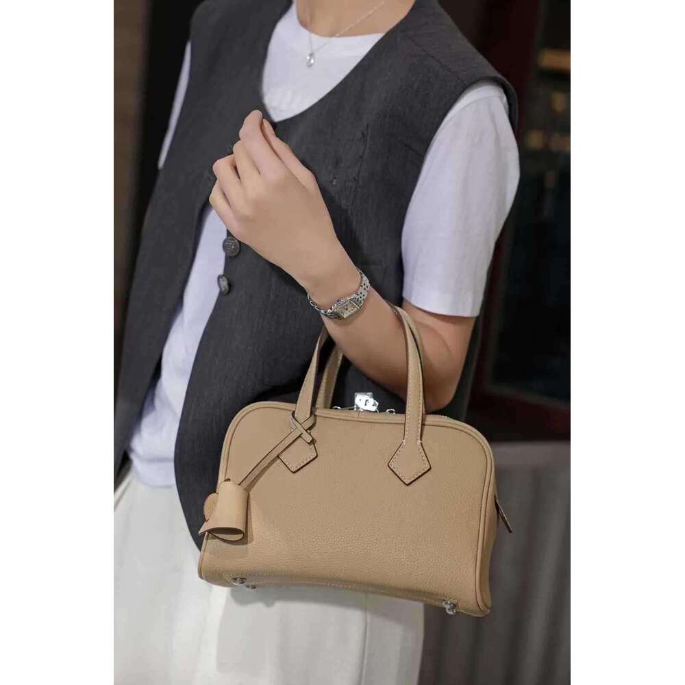 2025 New Luxury Top Layer Cowhide Victorian Genuine Leather Women's Simple Bowling Underarm Bag Handheld Crossbody