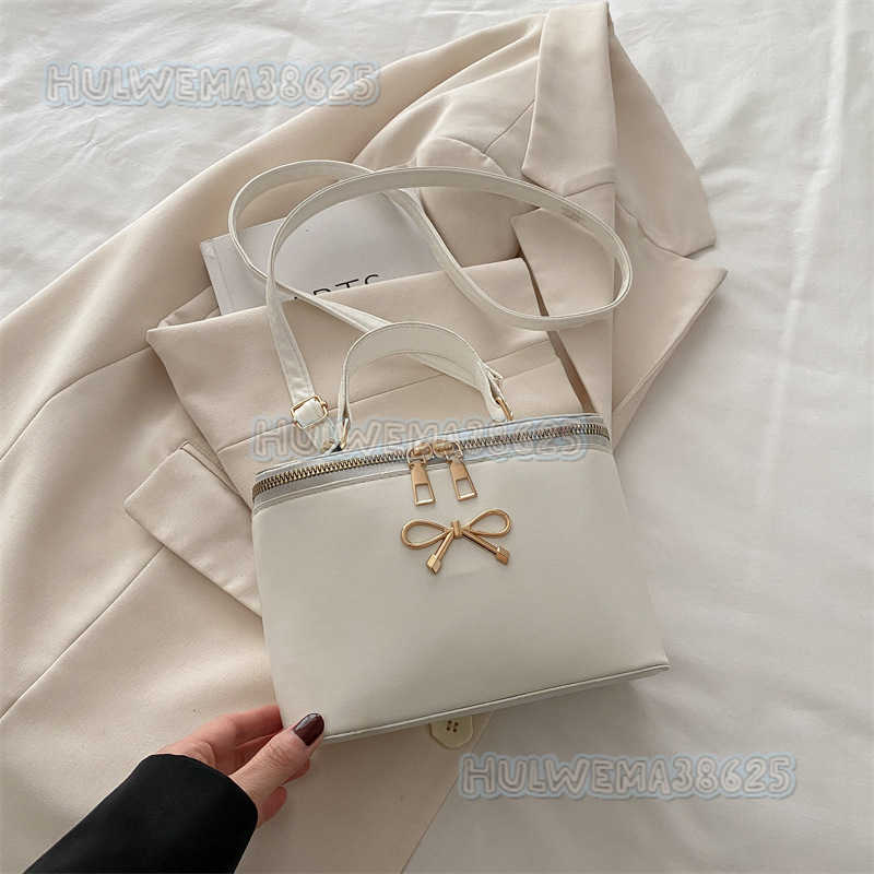 2025 New Box Bag Commuting Fashion Single Shoulder Crossbody Bag Simple Versatile Elegant Small Handbag Small Square Bag H250806
