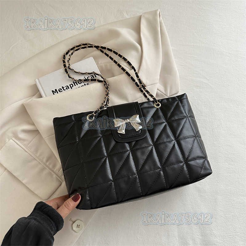 Soft Quilted Chain Bag Large Capacity Tote Bag 2024 New Trendy Fashion Versatile Shoulder Bag Large Bag H250806