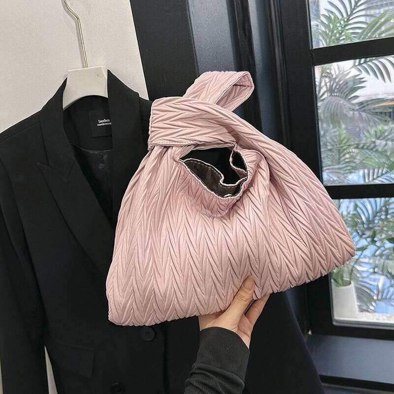 2023 New niche design pleated handbag for women's fashionable versatile crescent moon bag, simple and lightweight underarm bag