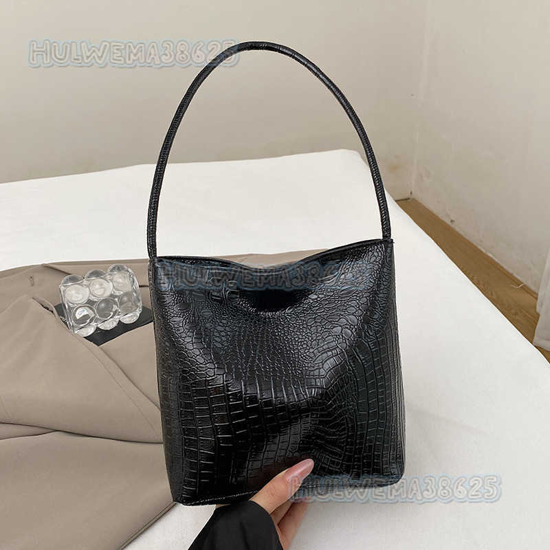 New Crocodile Pattern Bucket Bag 2024 Autumn New Versatile Shoulder Bag Niche Stylish Handbag H250806