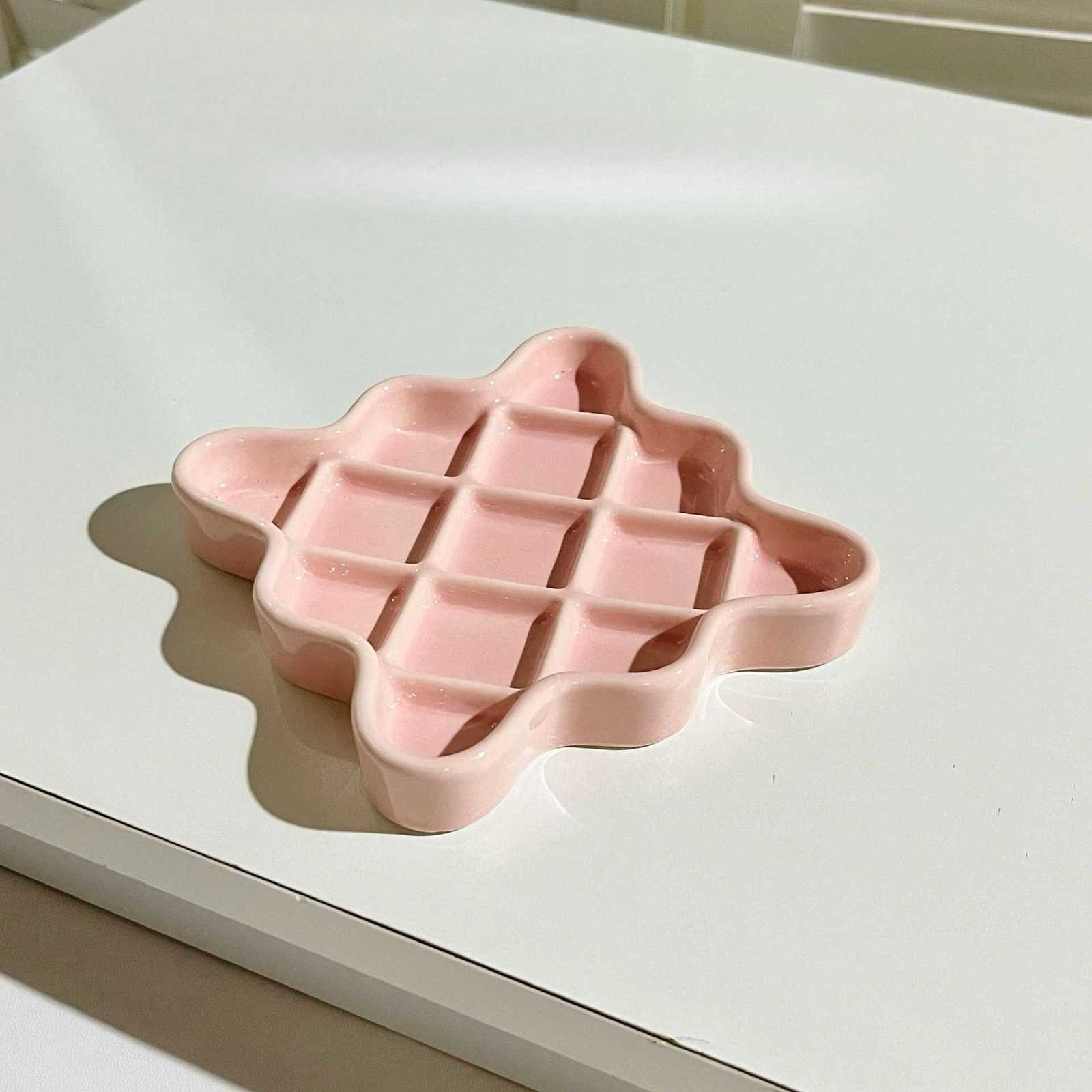 Creative Ceramic Dopamine Pet Canned Licking Plate Prevent Choking Dog Food Pot Prevent Black Chin Cat Slow Food Plate Y250806