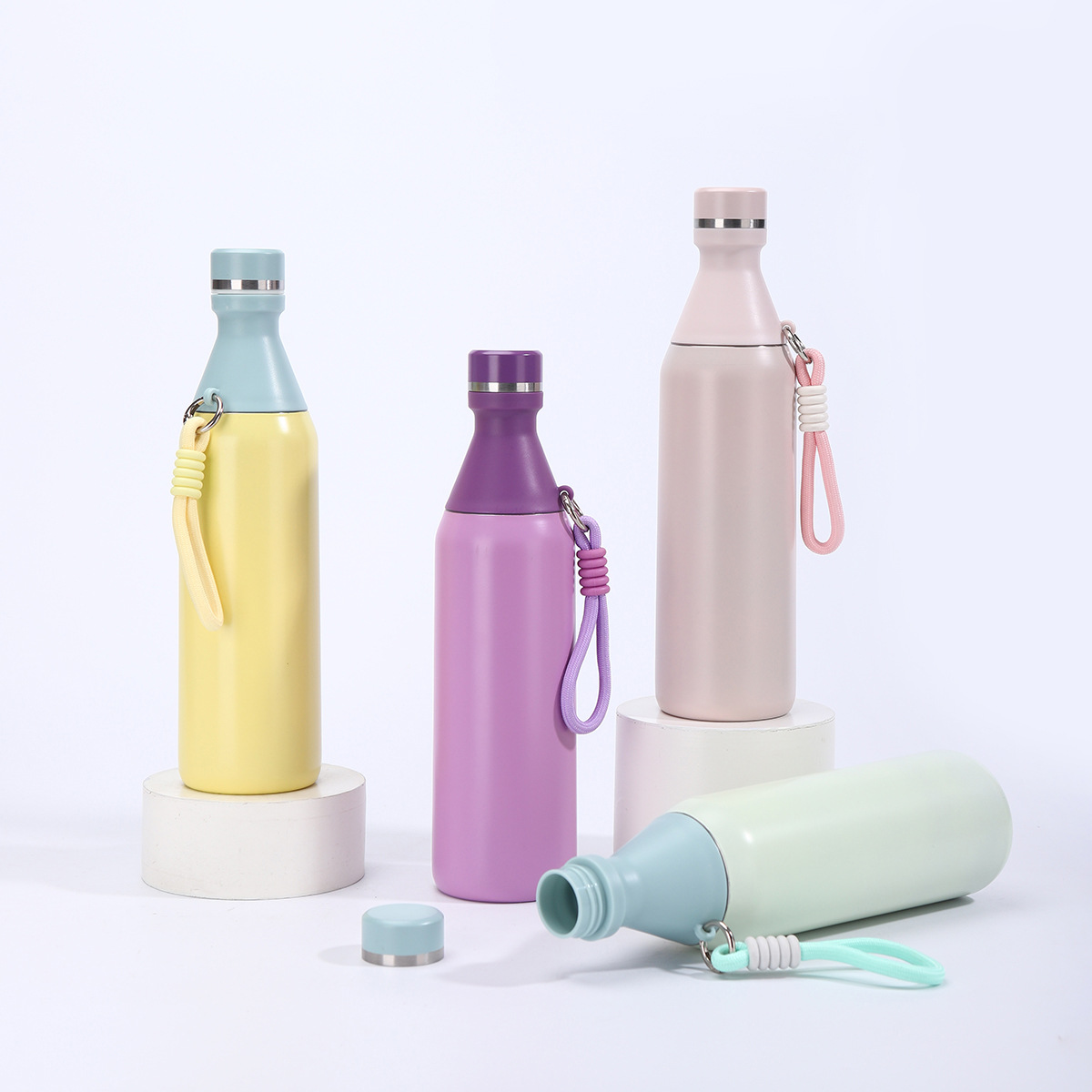 20oz Stainless Steel Insulated Travel Mug Double Wall Thermal Coffee Cup Water Flask with Carrying Handle for Outdoor Use Portable Sports Bottle W2602