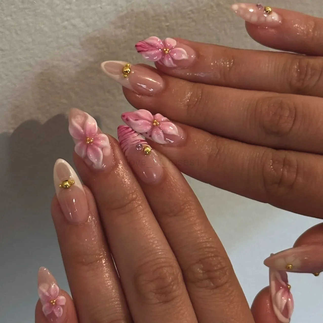 24PCS Pink Blush 3D Flower Press on Nails Sweet Simple Pattern French Fake Nails for Women Artificial Wearable Almond Nail Tips Z250807
