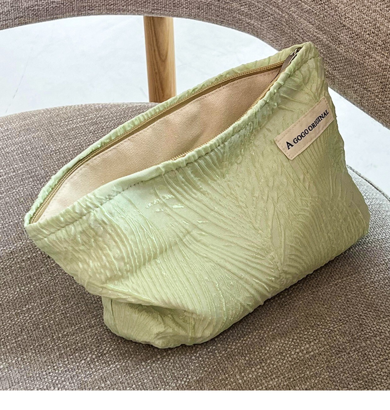 Free Shipping Designer Luxury High-end Makeup Bag Gentle Fresh Large Capacity Storage Bag Portable Travel Skincare Storage Bag Toiletry Bag Casual Pho