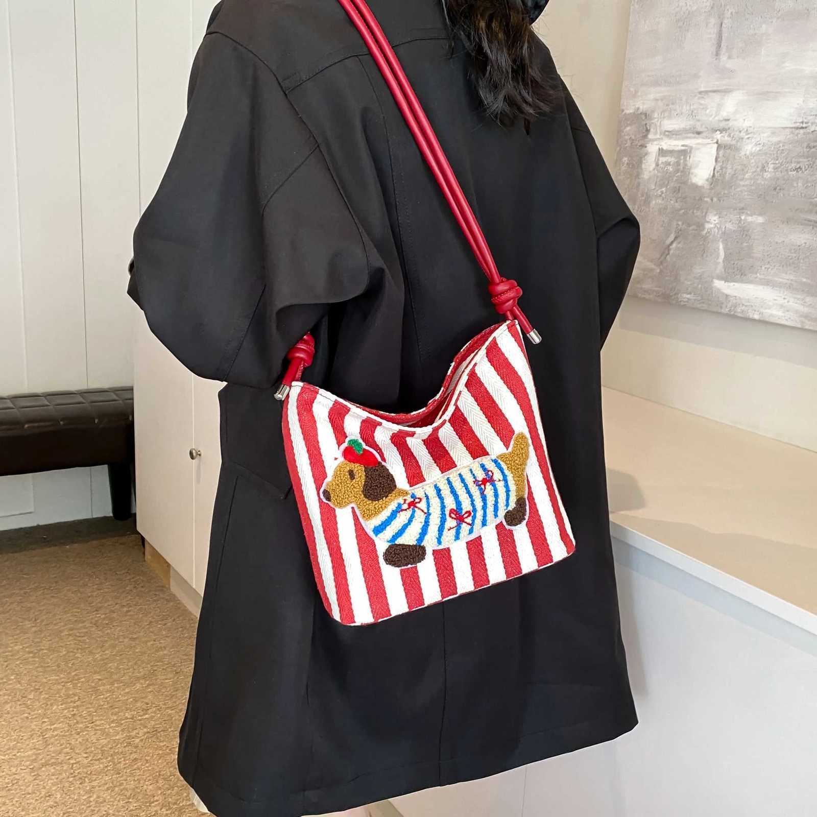 2024 New Versatile Crossbody Bag Single Shoulder Armpit Bag Bucket Bag with Niche Design Cartoon Puppy Pattern Z250807