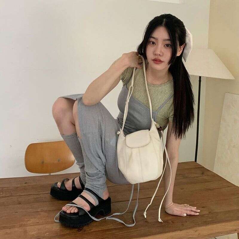 Instagram with large capacity versatile bucket style niche design school South Korea new popular commuting bag