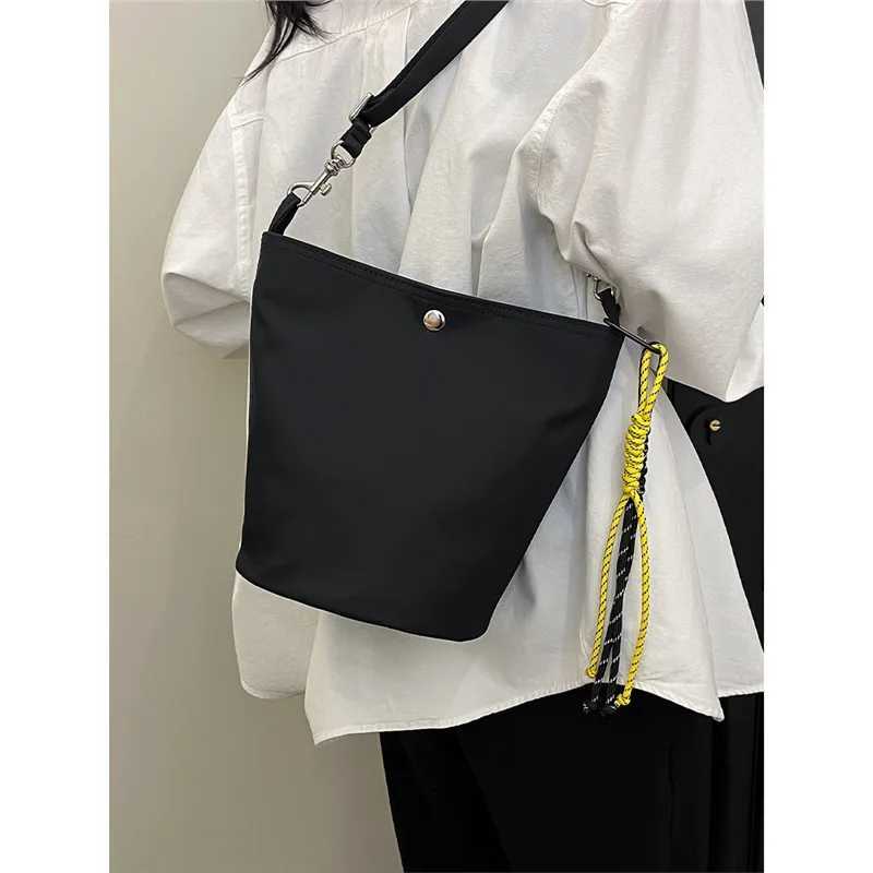 Japanese Casual Underarm Nylon Bucket Bag Womens 2024 Summer Niche FAshion Versatile Commuter Womens Bag Z250807