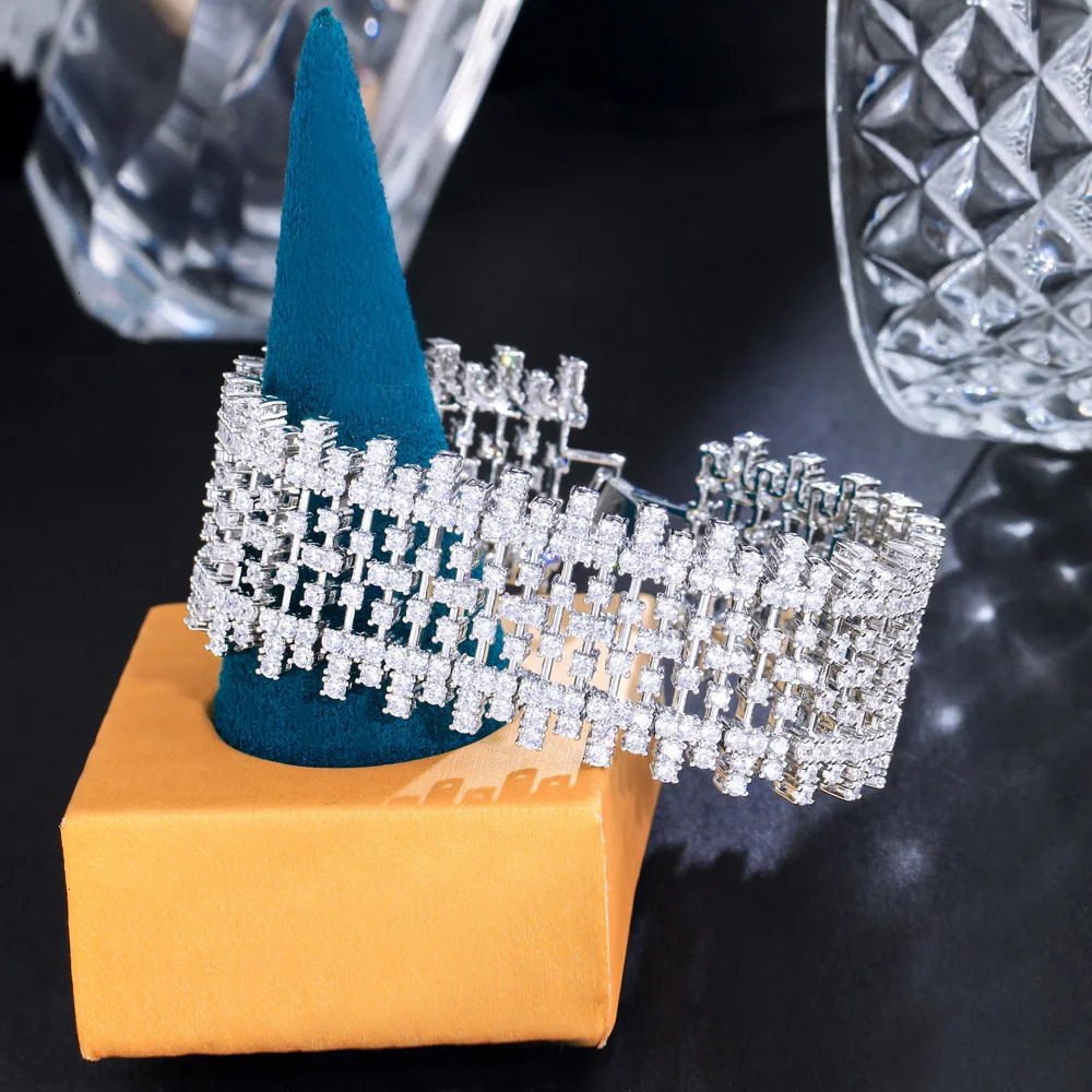 CWWZircons High End Genuine 5A Top African Dubai Cubic Zirconia Stones Female Big Bracelet Bangle for Brides Wedding Party CB323 250805