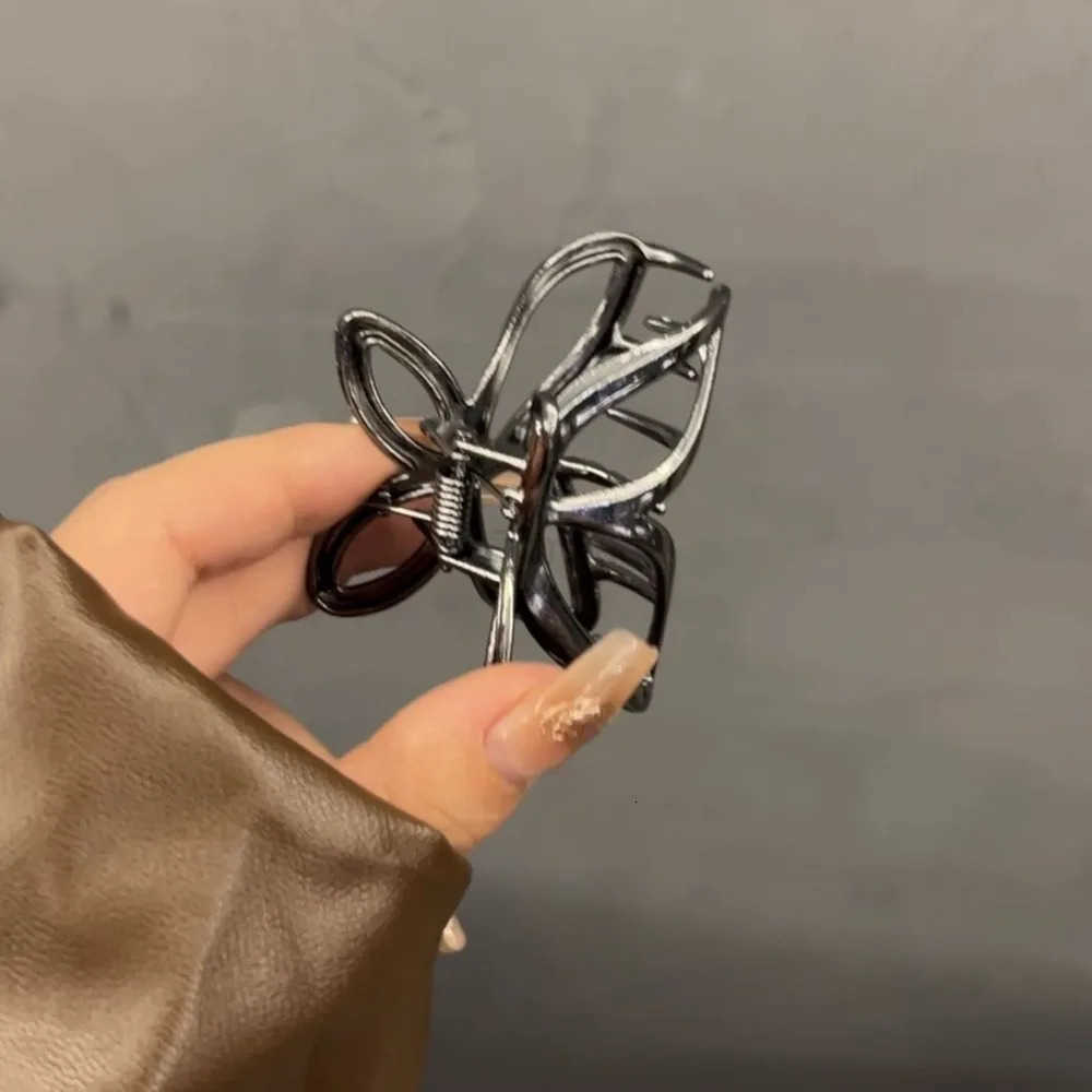 Vintage Butterfly Hair Clip for Women Temperament Simple Headwear Metal Pleated Hair Claws Personality Fashion Hair Accessories U250807