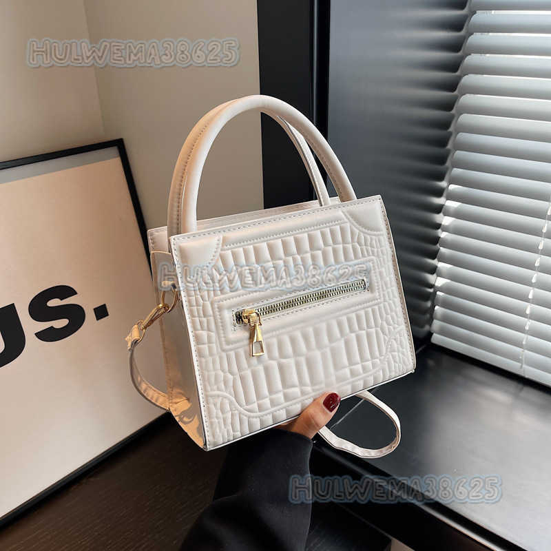 Elegant Simple Style Handbag 2023 Summer New Fashionable Single Shoulder Crossbody Bag Small Square Bag Womens Trendy Bag H250806