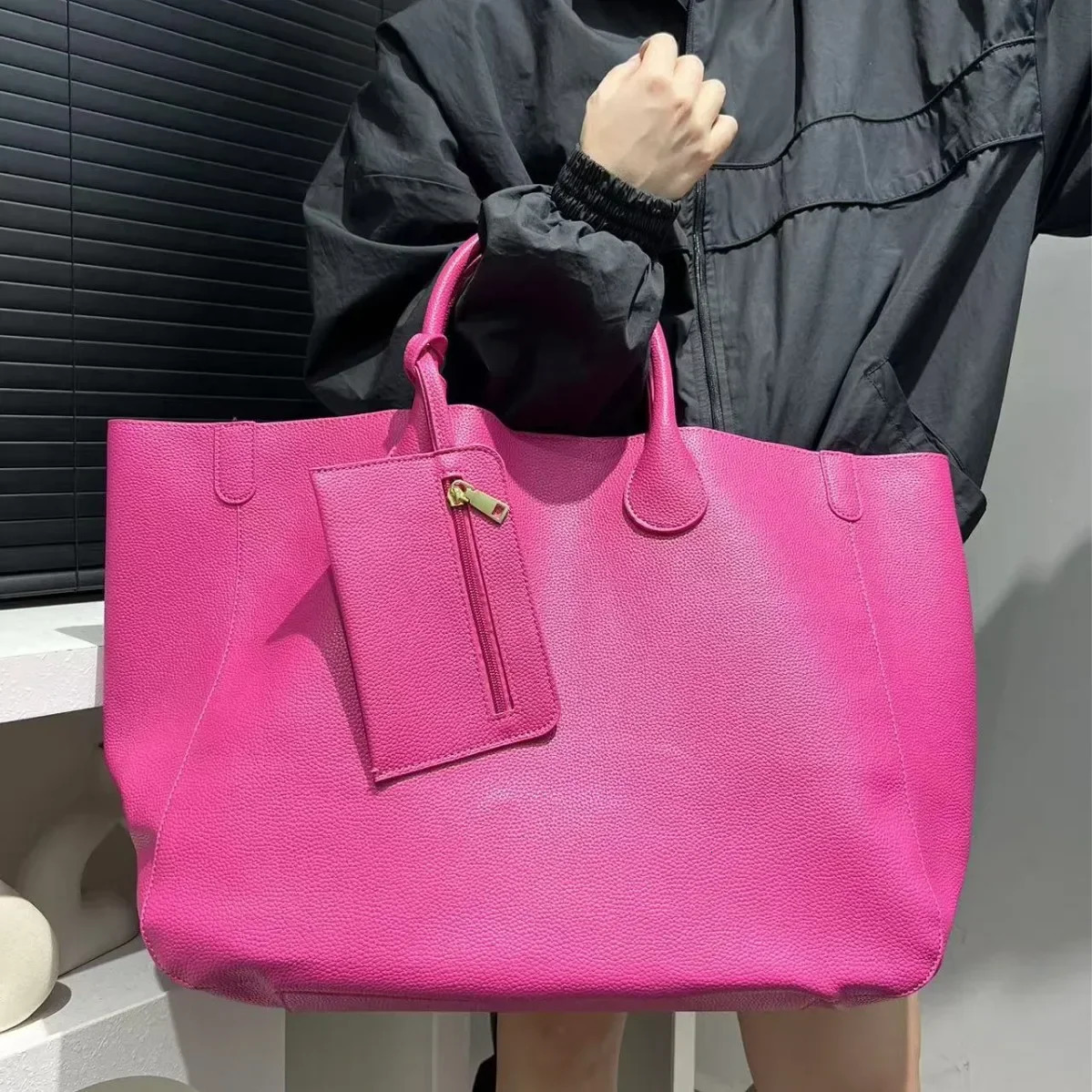 Ladies fashionable vegan leather oversized handbag with large capacity simple and versatile shopping bag 250804