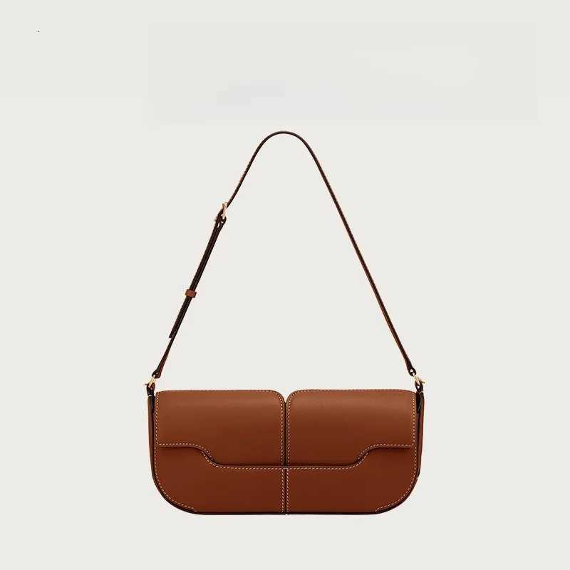 French and Fashionable One Shoulder Underarm Handbag Cowhide Commuting Handbag Casual and Simple French Stick Bag Z250815