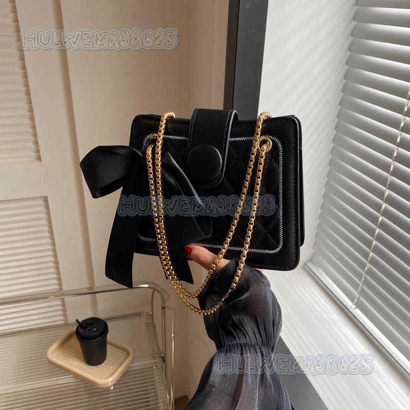 Solid Color Simple Fashion Chain Small Bag for Women 2023 Early Autumn New Quilted Embroidery Single Shoulder Crossbody Small Square Bag H250806