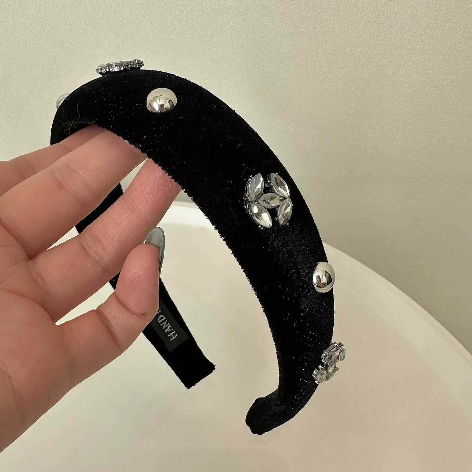 Luxury Rhinestone Veet Hair Accessories Band Hand For Women Fashion Shiny Crystal Thickened Non-slip Hair Hoops Headwear Y250807