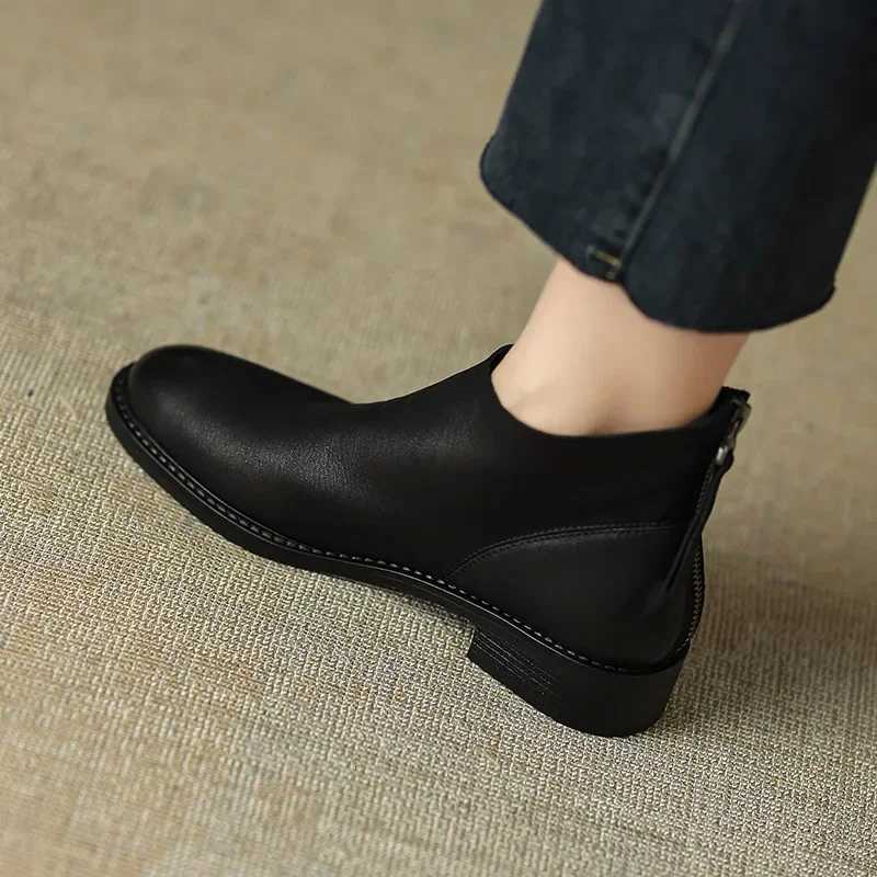 Ankle Boots Womens Leather Vintage Round Toe Med Heels Fi Chelsea Boots Zipper Office Lady Chic Design Cozy Short XJ250807