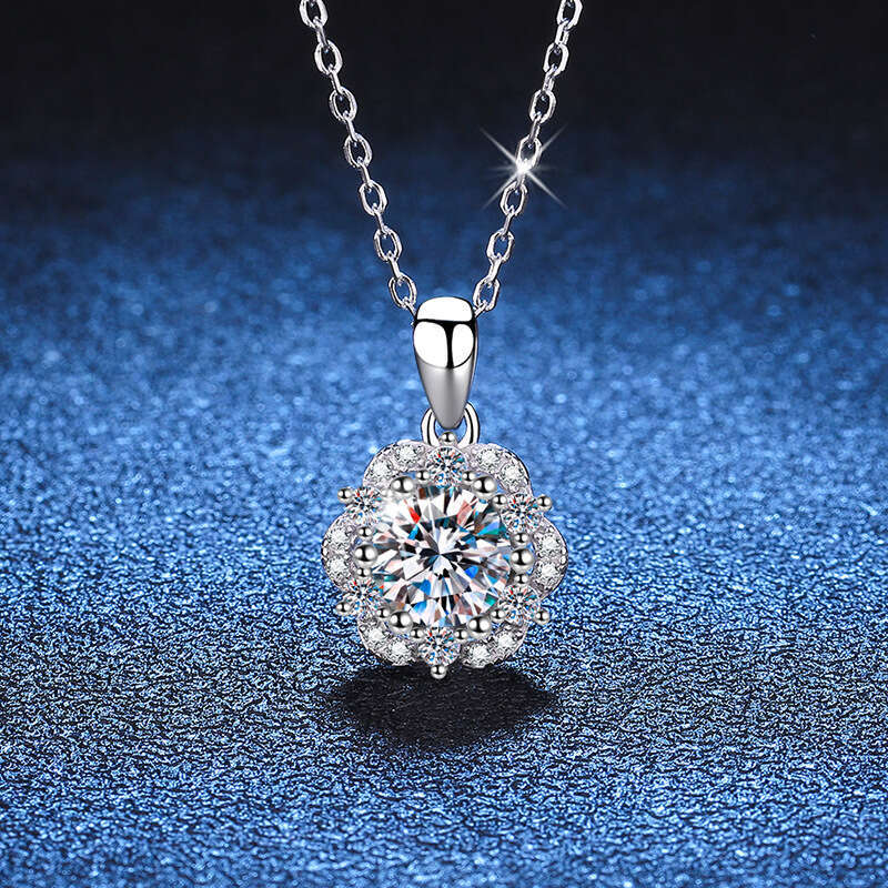 Iced Out VVS Pendant Rose Flower Style Luxurious Earrings 1 ct D Color Moissanite Necklace