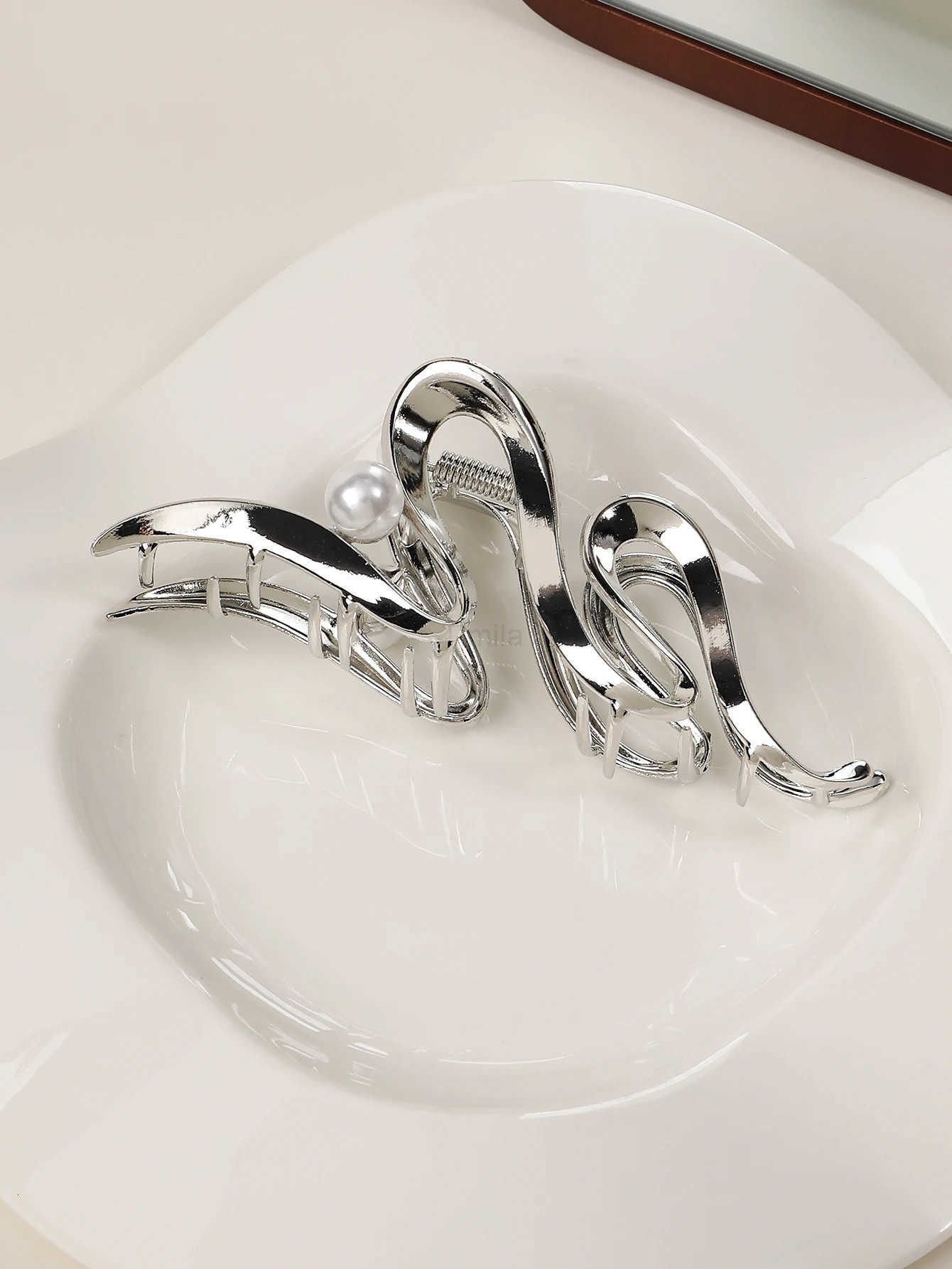 1 Pcs Hair Claw Clips Large Hair Clips for Thick Hair Silver Hair Clips Big Jaw Clips for Hair Non-Slip Hair Clips for Women U250807