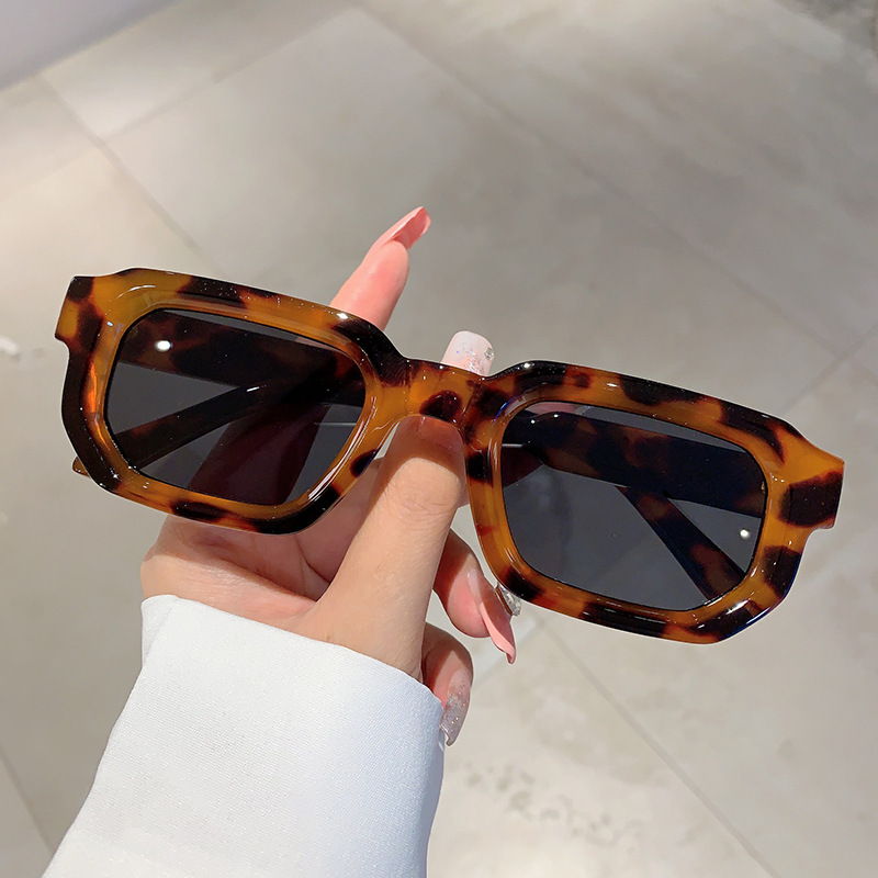 2025 New European and American Retro inspired Square Small frame Sunglasses for Women Simple High end Stylish