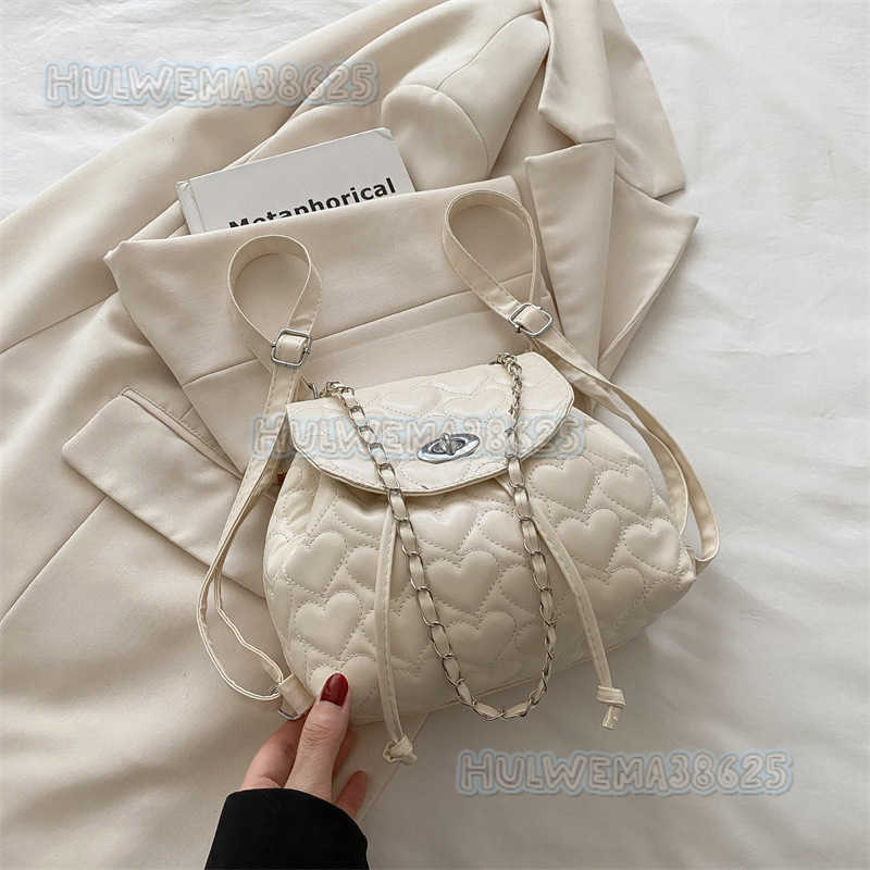 Style Heart Quilted Chain Backpack for Women 2025 New Fashion Casual Shoulder Bag Bucket Bag H250806