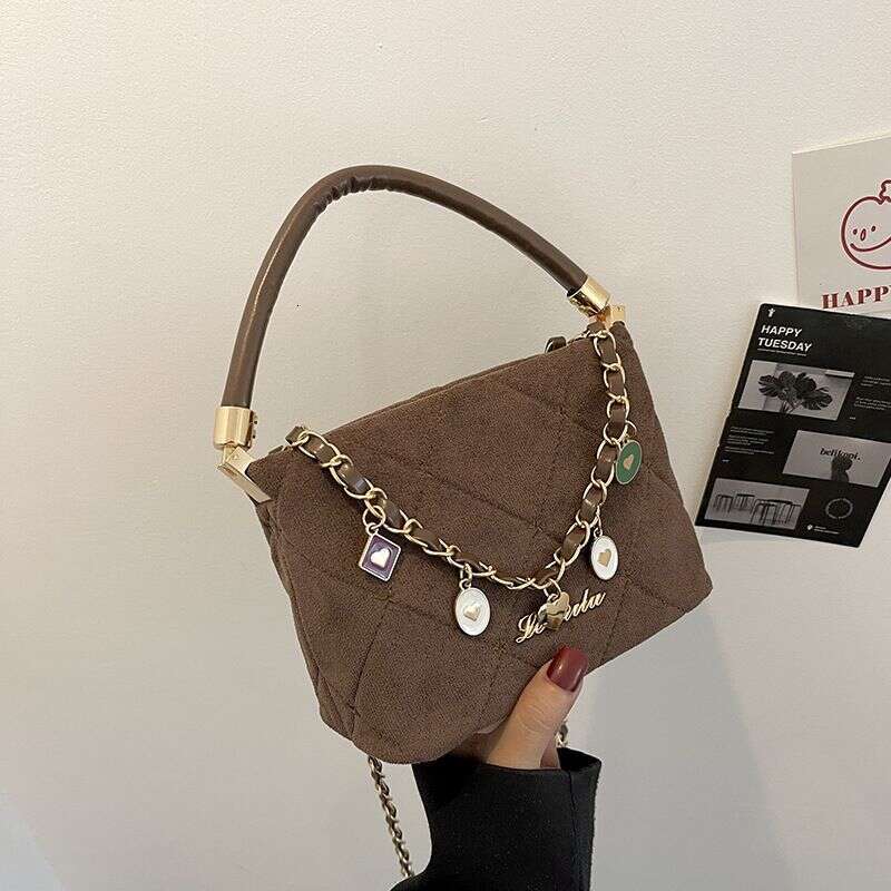 Flannel Women's 2023 Winter New Fashion Lingge Handbag Popular Chain Versatile Crossbody Bag