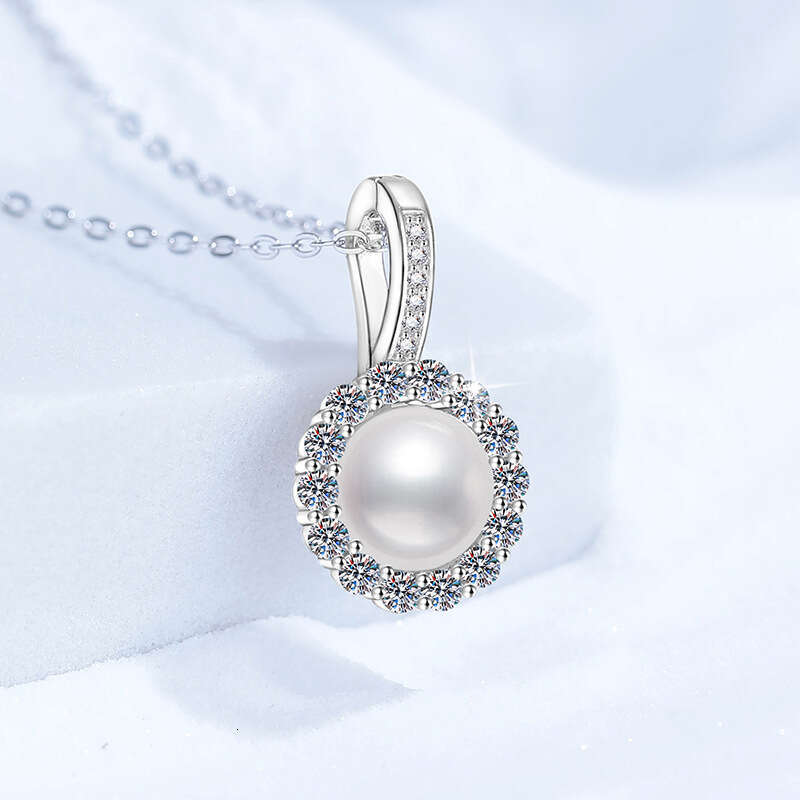 Iced Out VVS Moissanite Necklace Natural Freshwater Pearl Suower Versatile Pendant