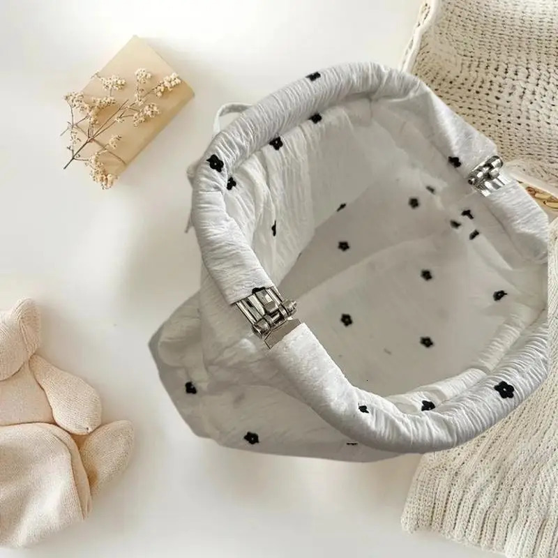 Summer Single-Shoulder Bag in Cute Korean Style featuring Lazy Dot Print; Urban Fashion Soft Crossbody Storage accessory 250805